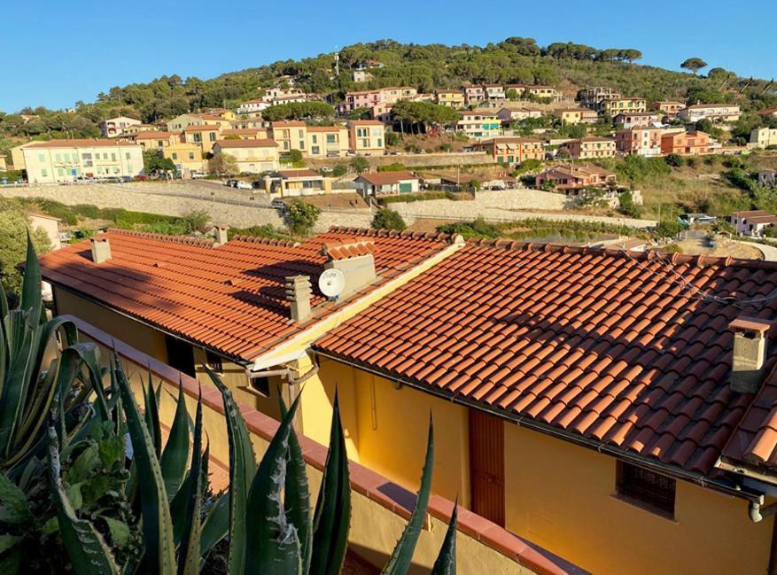 Capoliveri Appartamento Panoramico Con Terrazzo Bagian luar foto